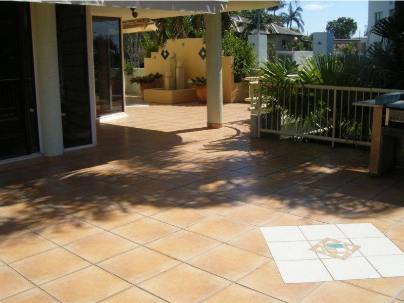 1/240 Marine Parade, Labrador QLD 4215