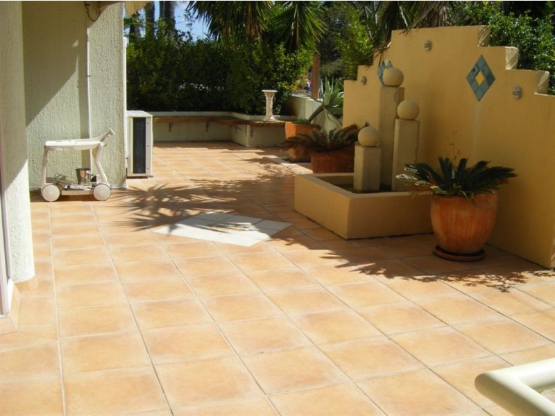 1/240 Marine Parade, Labrador QLD 4215