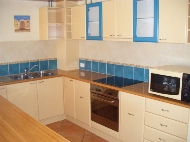 1/240 Marine Parade, Labrador QLD 4215