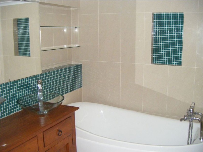 1/240 Marine Parade, Labrador QLD 4215