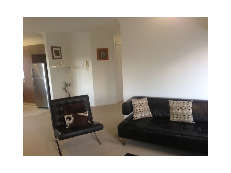 1/131 Muir Street, Labrador QLD 4215