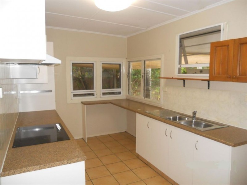 102 Central Street, Labrador QLD 4215