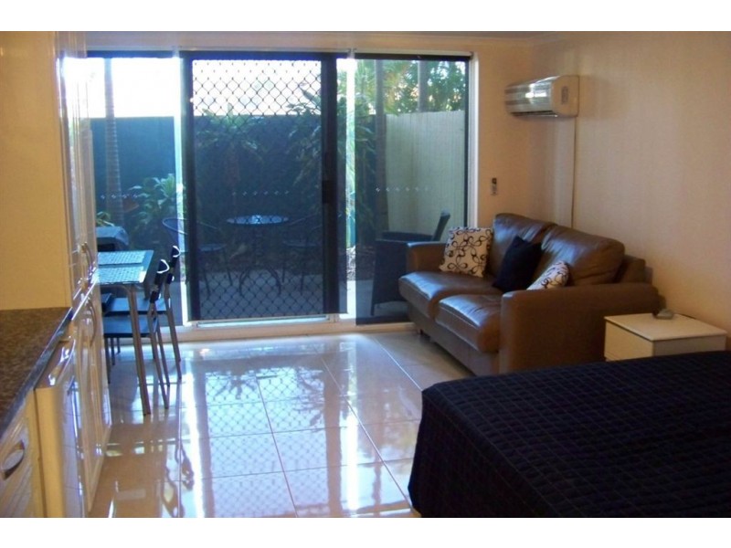 6/125 Frank Street, Labrador QLD 4215