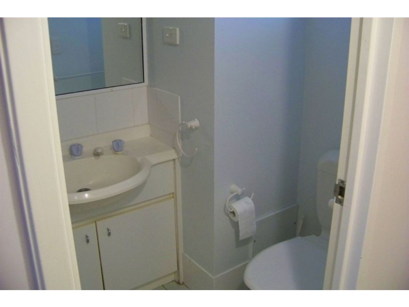 6/125 Frank Street, Labrador QLD 4215