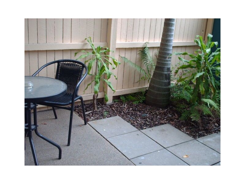 6/125 Frank Street, Labrador QLD 4215