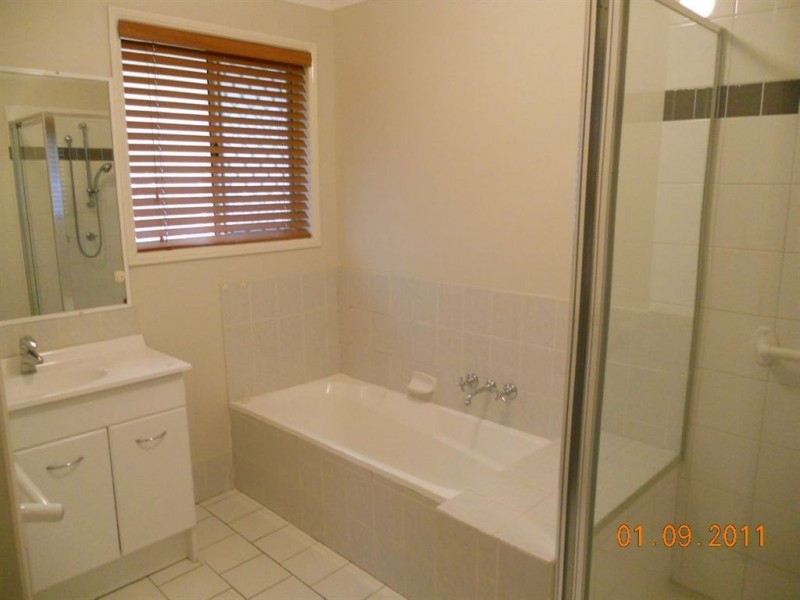 2/20 Annette Court, Labrador QLD 4215