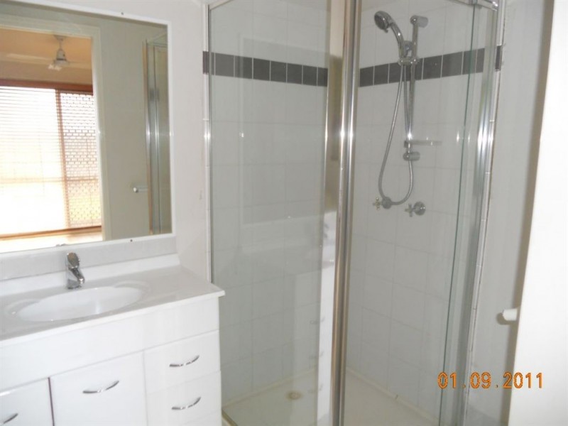 2/20 Annette Court, Labrador QLD 4215