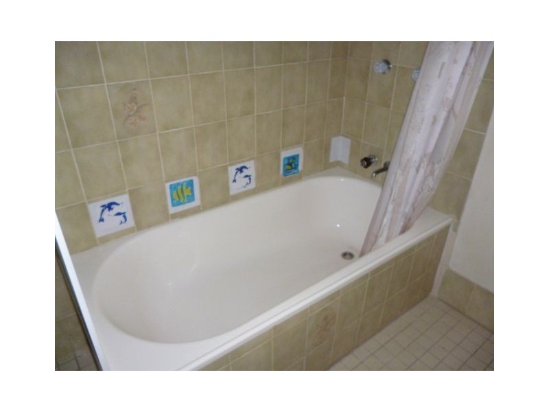 1/128 Kumbari Avenue, Labrador QLD 4215