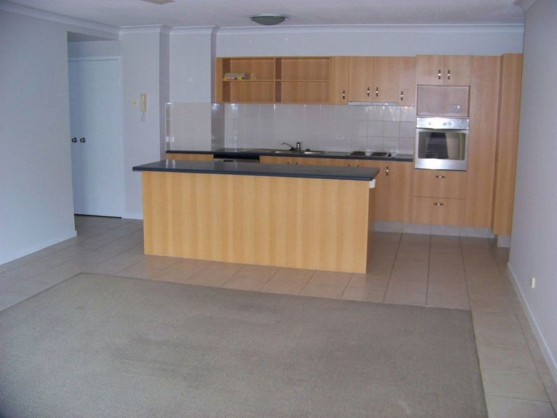 2/18 Parker Street, Labrador QLD 4215