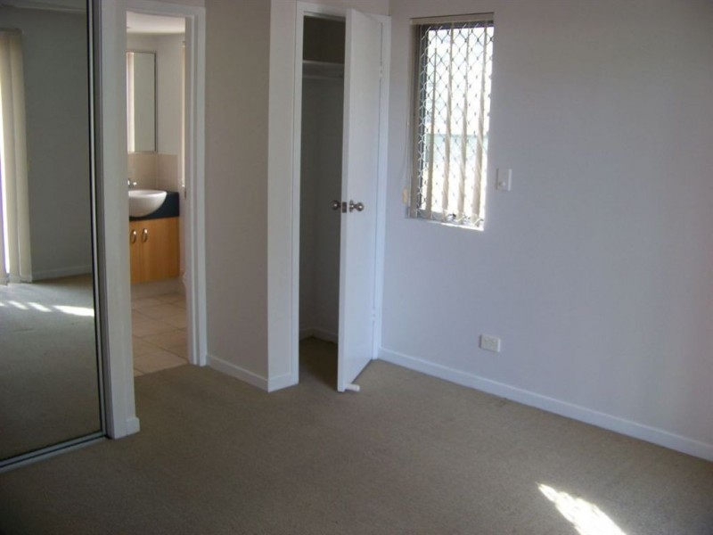 2/18 Parker Street, Labrador QLD 4215