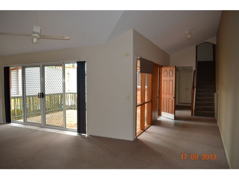 2/7a Government Road, Labrador QLD 4215