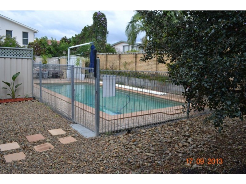 2/7a Government Road, Labrador QLD 4215