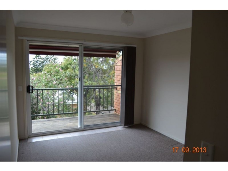 2/7a Government Road, Labrador QLD 4215