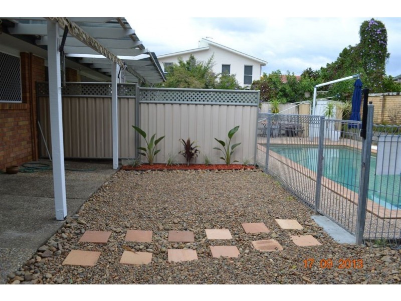 2/7a Government Road, Labrador QLD 4215