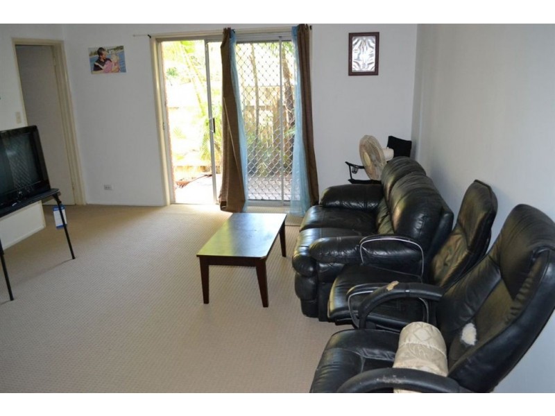 1/4 Sunshine Court, Labrador QLD 4215