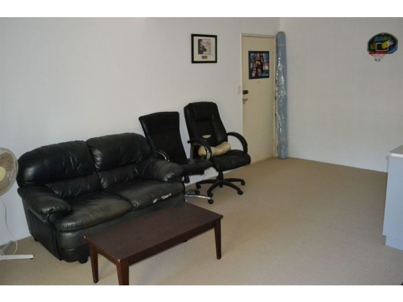 1/4 Sunshine Court, Labrador QLD 4215