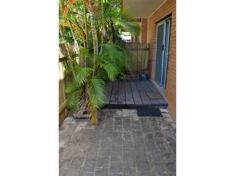 1/4 Sunshine Court, Labrador QLD 4215