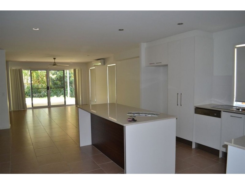 2/5 Ashton Street, Labrador QLD 4215