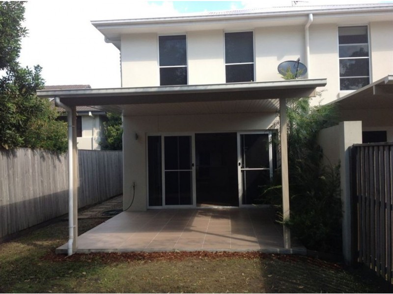 2/5 Ashton Street, Labrador QLD 4215