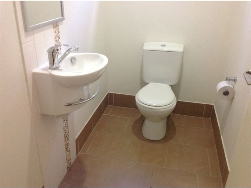 2/5 Ashton Street, Labrador QLD 4215