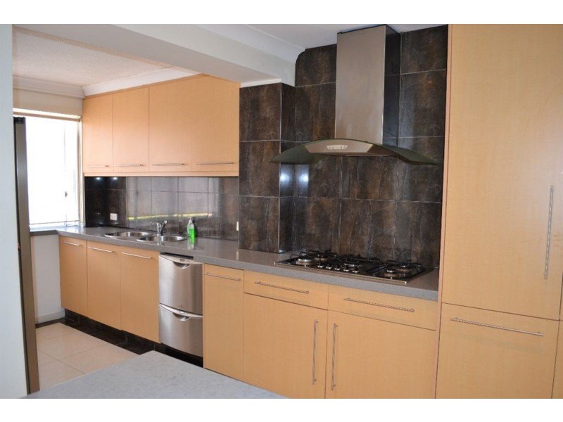 48 Government Road, Labrador QLD 4215