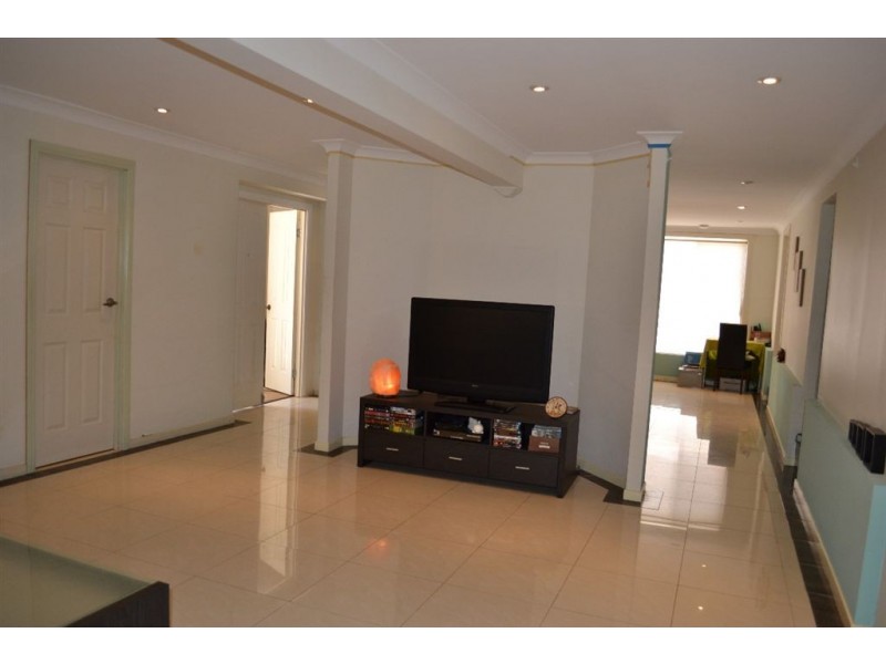 48 Government Road, Labrador QLD 4215