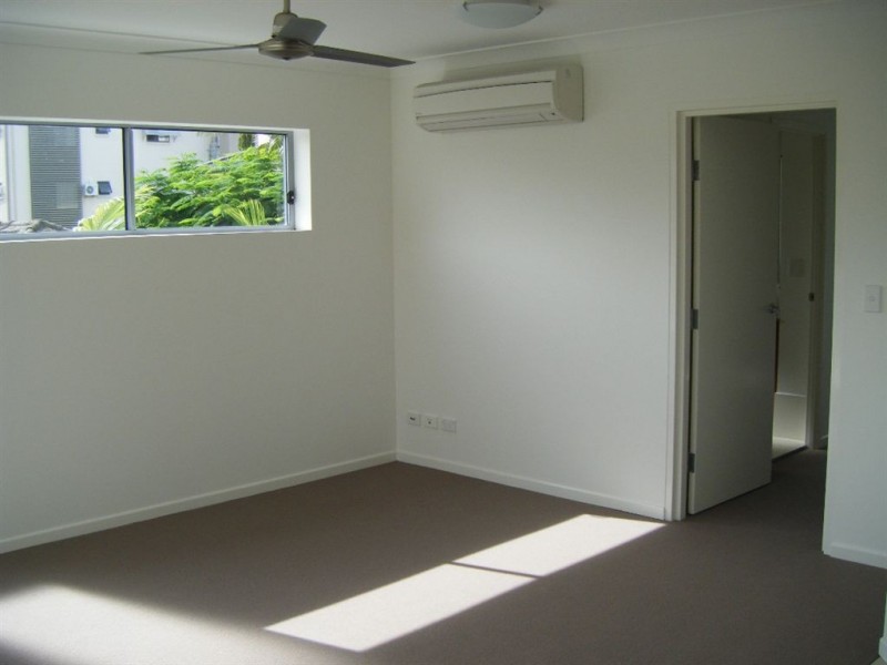 1/7 Phillip Street, Labrador QLD 4215