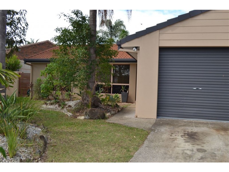 2/198 Whiting St, Labrador QLD 4215