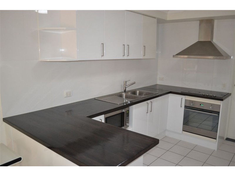2/198 Whiting St, Labrador QLD 4215