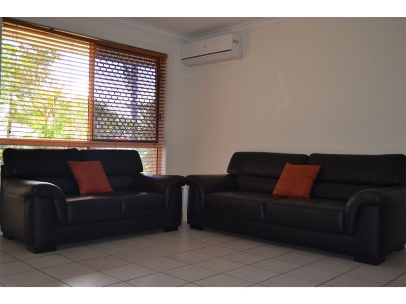 2/198 Whiting St, Labrador QLD 4215