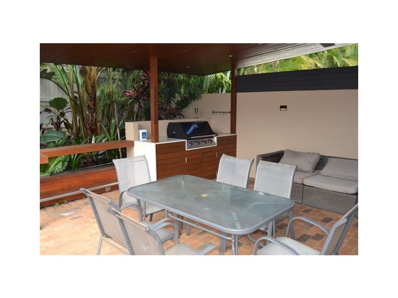 2/198 Whiting St, Labrador QLD 4215