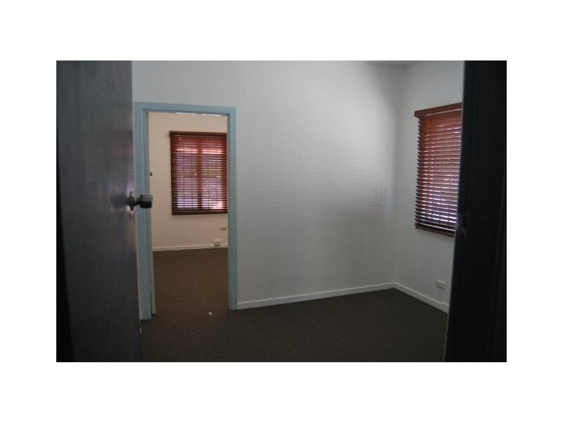 25 Brisbane Road, Labrador QLD 4215