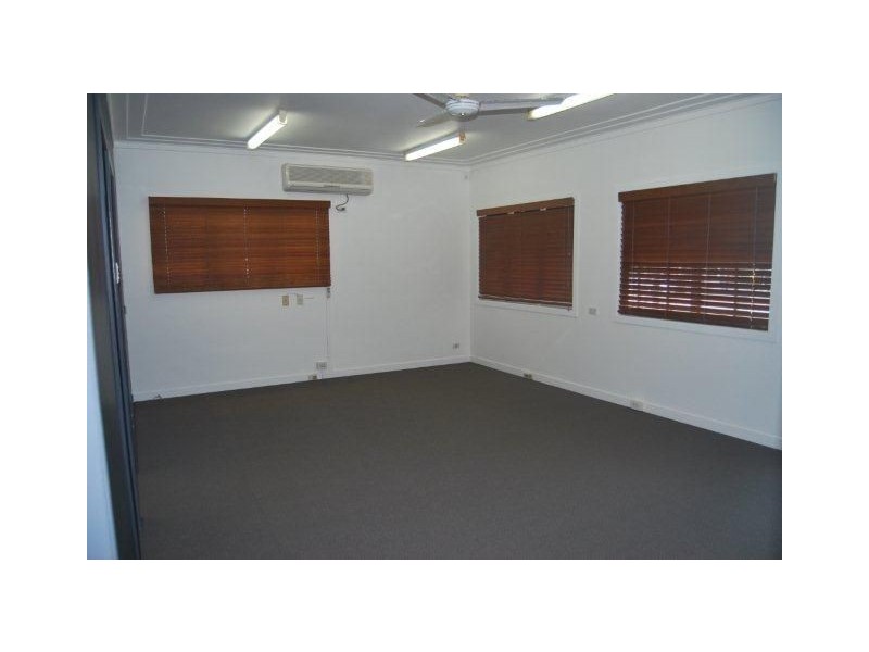 25 Brisbane Road, Labrador QLD 4215