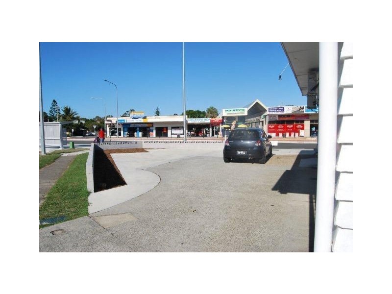 25 Brisbane Road, Labrador QLD 4215