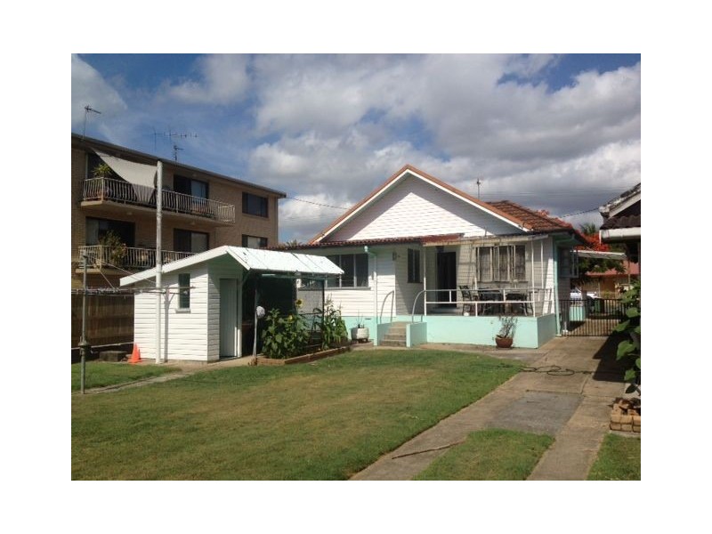 43 Lenneberg Street, Southport QLD 4215