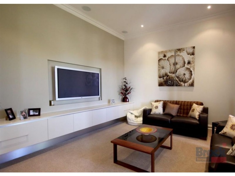 8 Evergreen Parade, Flagstaff Hill SA 5159