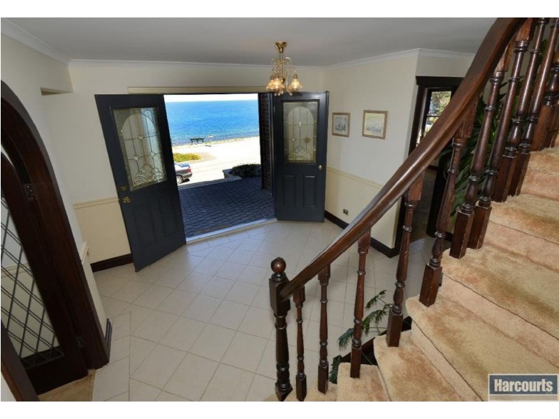8 Heron Way, Hallett Cove SA 5158