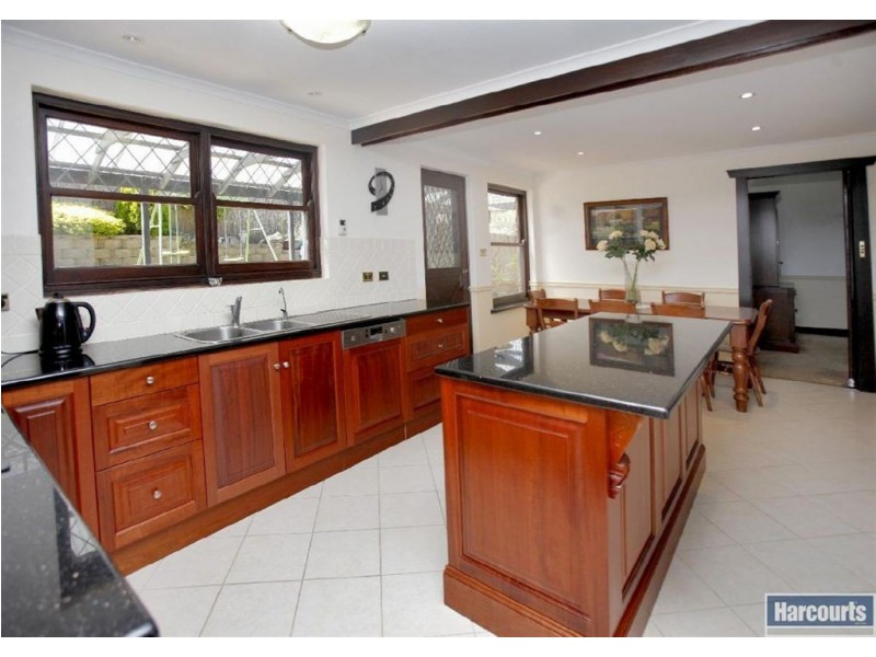8 Heron Way, Hallett Cove SA 5158