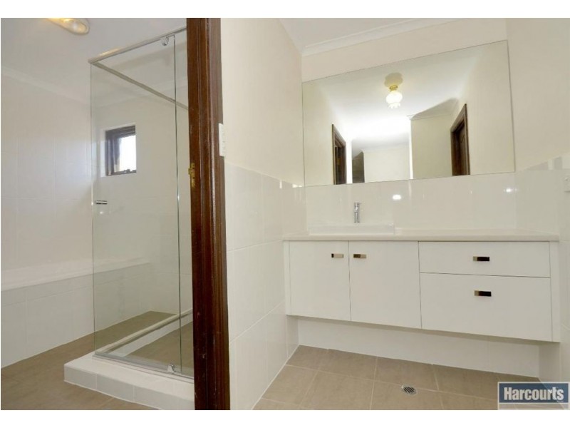 8 Heron Way, Hallett Cove SA 5158