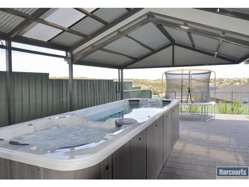 3 Thomas Way, Hallett Cove SA 5158