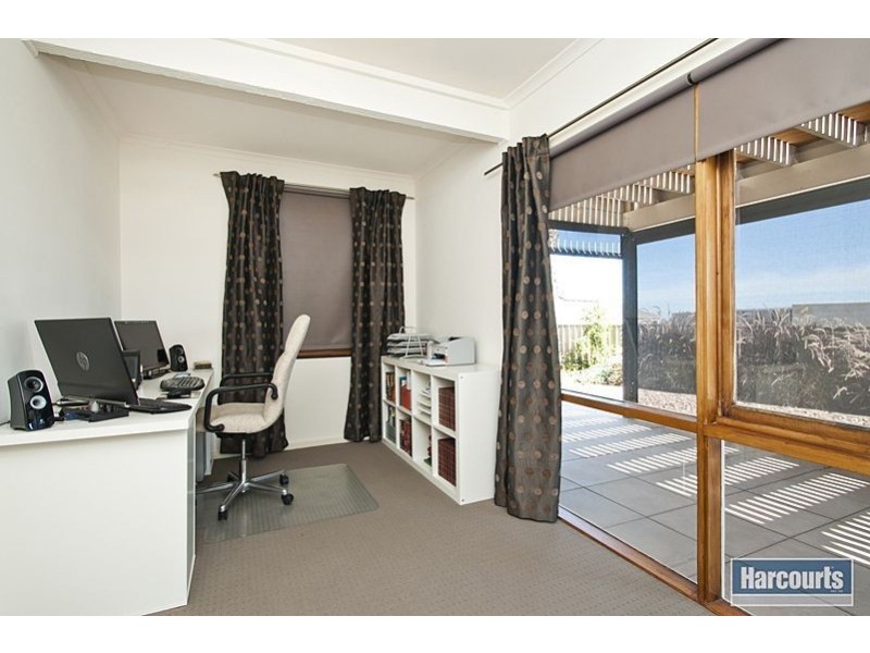 1 Arafura Court, Hallett Cove SA 5158