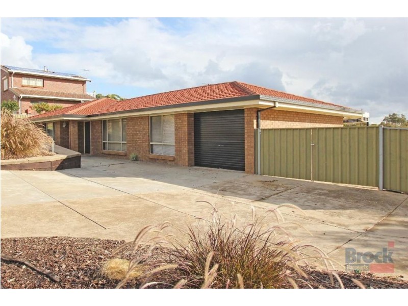 1 Barossa Crescent, Hallett Cove SA 5158