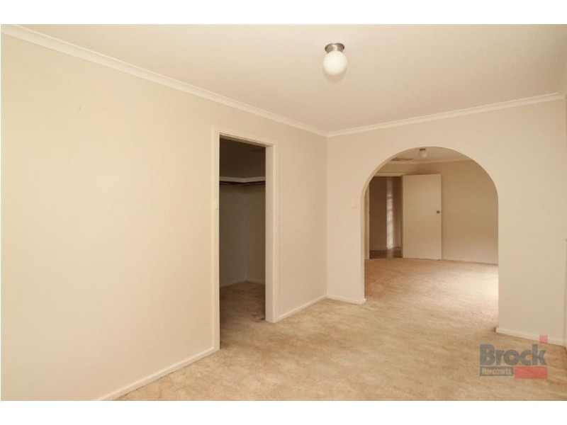 1 Barossa Crescent, Hallett Cove SA 5158