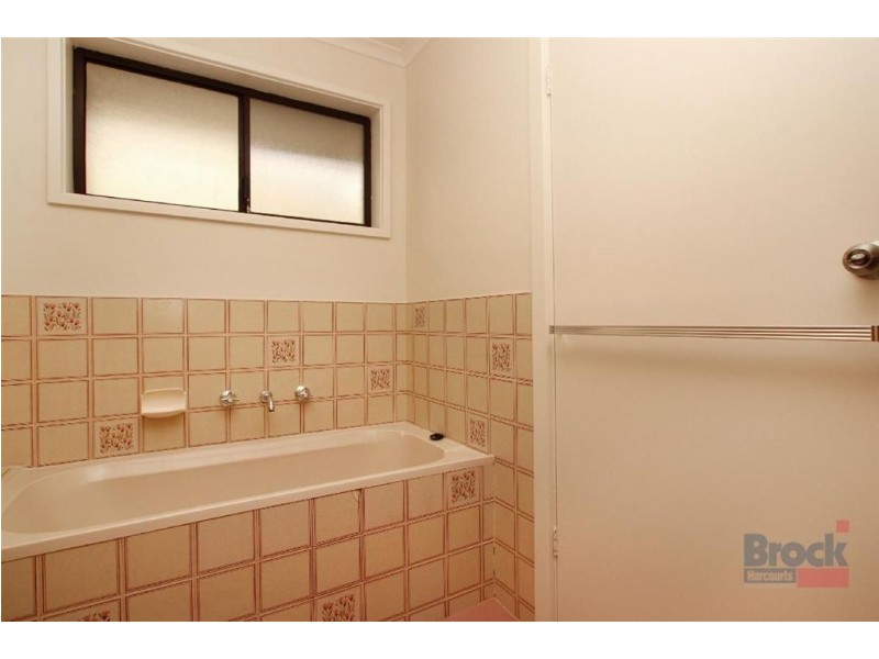 1 Barossa Crescent, Hallett Cove SA 5158