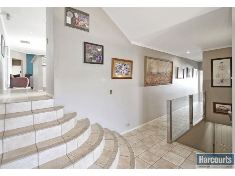 12 Ibis Crescent, Hallett Cove SA 5158