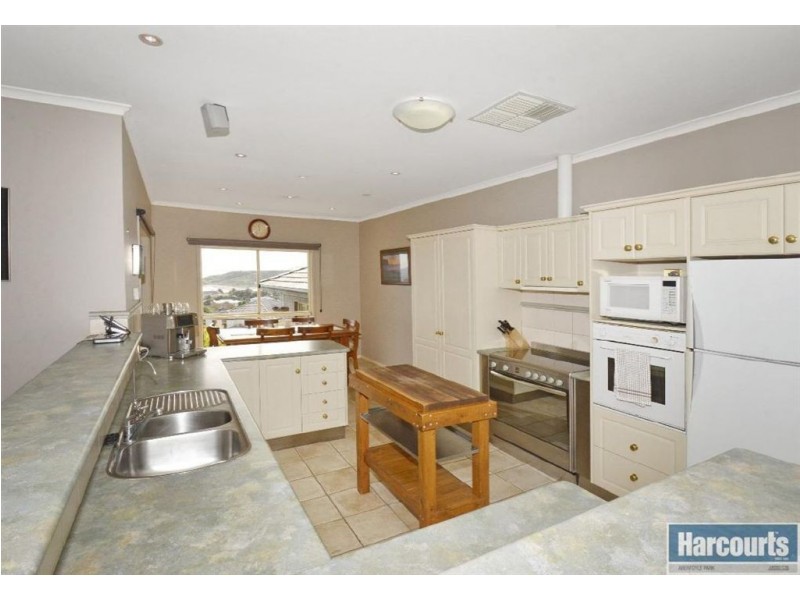 12 Ibis Crescent, Hallett Cove SA 5158