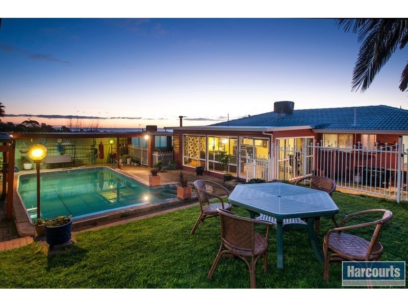 8 Aurora Street, Hallett Cove SA 5158