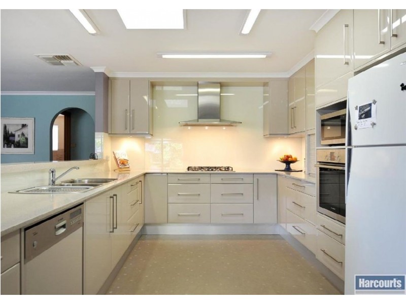 1 Caprice Street, Hallett Cove SA 5158