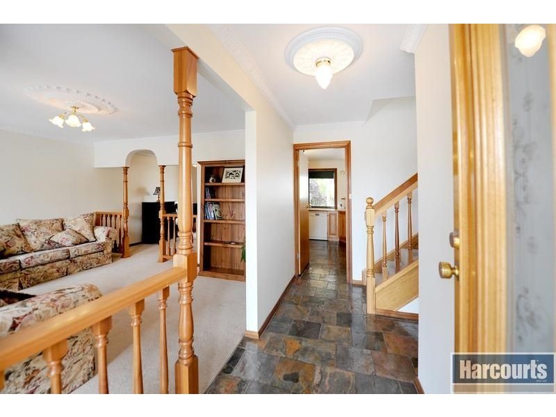 24 Kurnabinna Terrace, Hallett Cove SA 5158