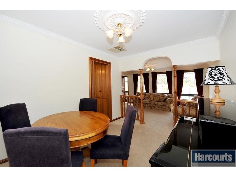 24 Kurnabinna Terrace, Hallett Cove SA 5158